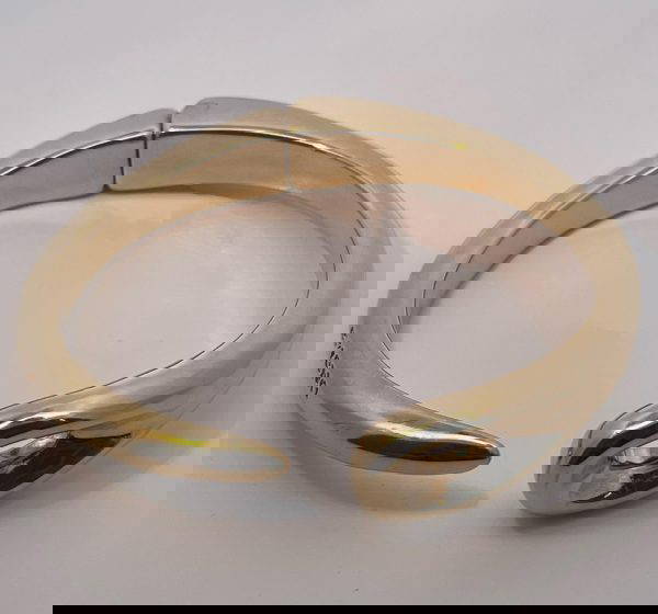 UNO de50 Oval Hinge Bracelet